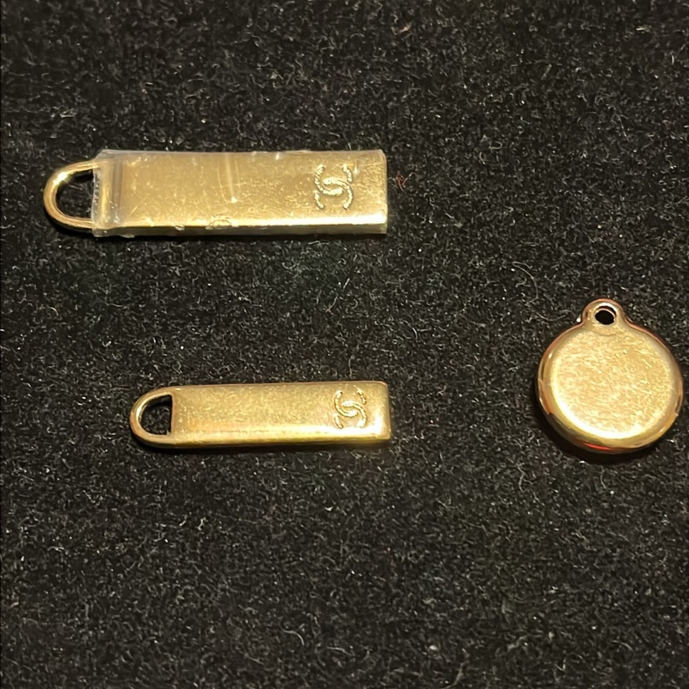 Shanel CC Gold Logo Pull Zippers - Picture 3 of 17